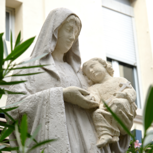 Statue de la Vierge au Centre Forbin